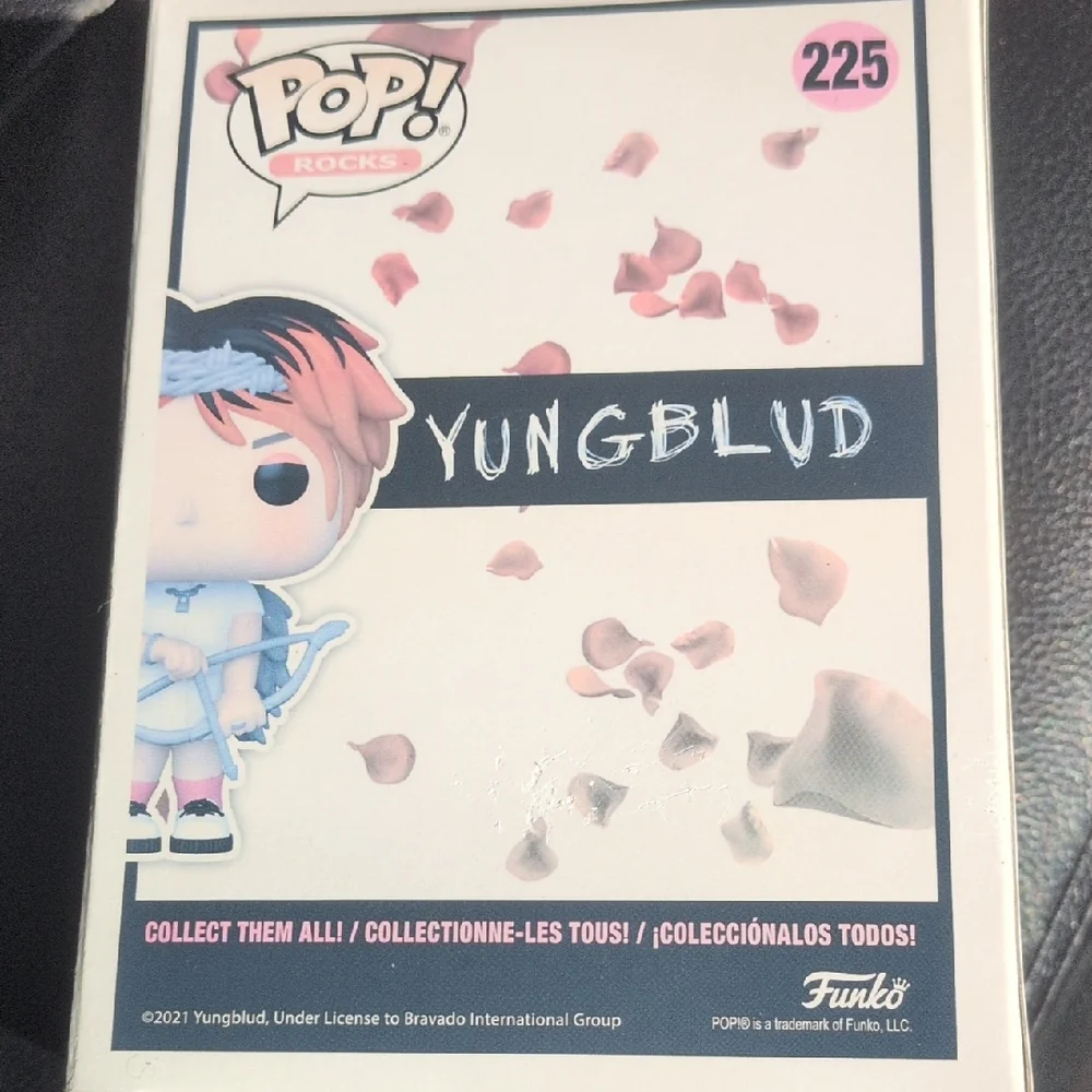 YUNGBLUD Funko Pop Figure with Red Hair 225 EX - Picture 7 of 9